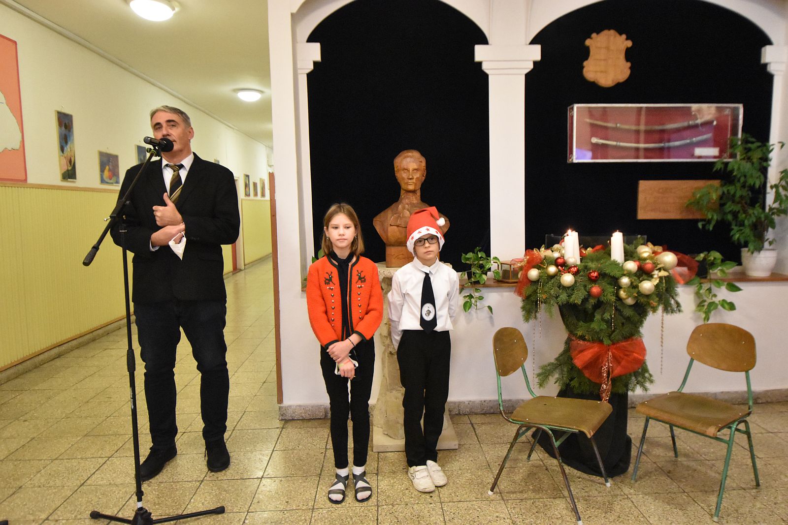 Így gyújtották meg a gyerekek a második adventi gyertyát a Vasváriban